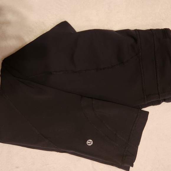 LULULEMON crop black leggings. Missing size tag but perfect condition - Picture 12 of 13